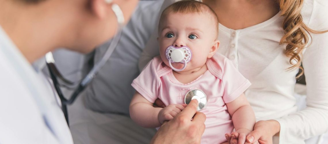 Coqueluche : pourquoi cette maladie peut être grave chez le bébé ? quelle prévention ?